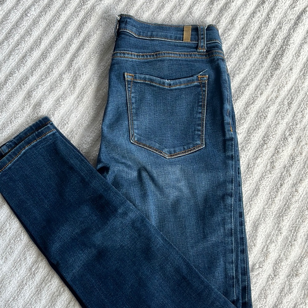 “Susina” size 25 skinny dark blue jeans
